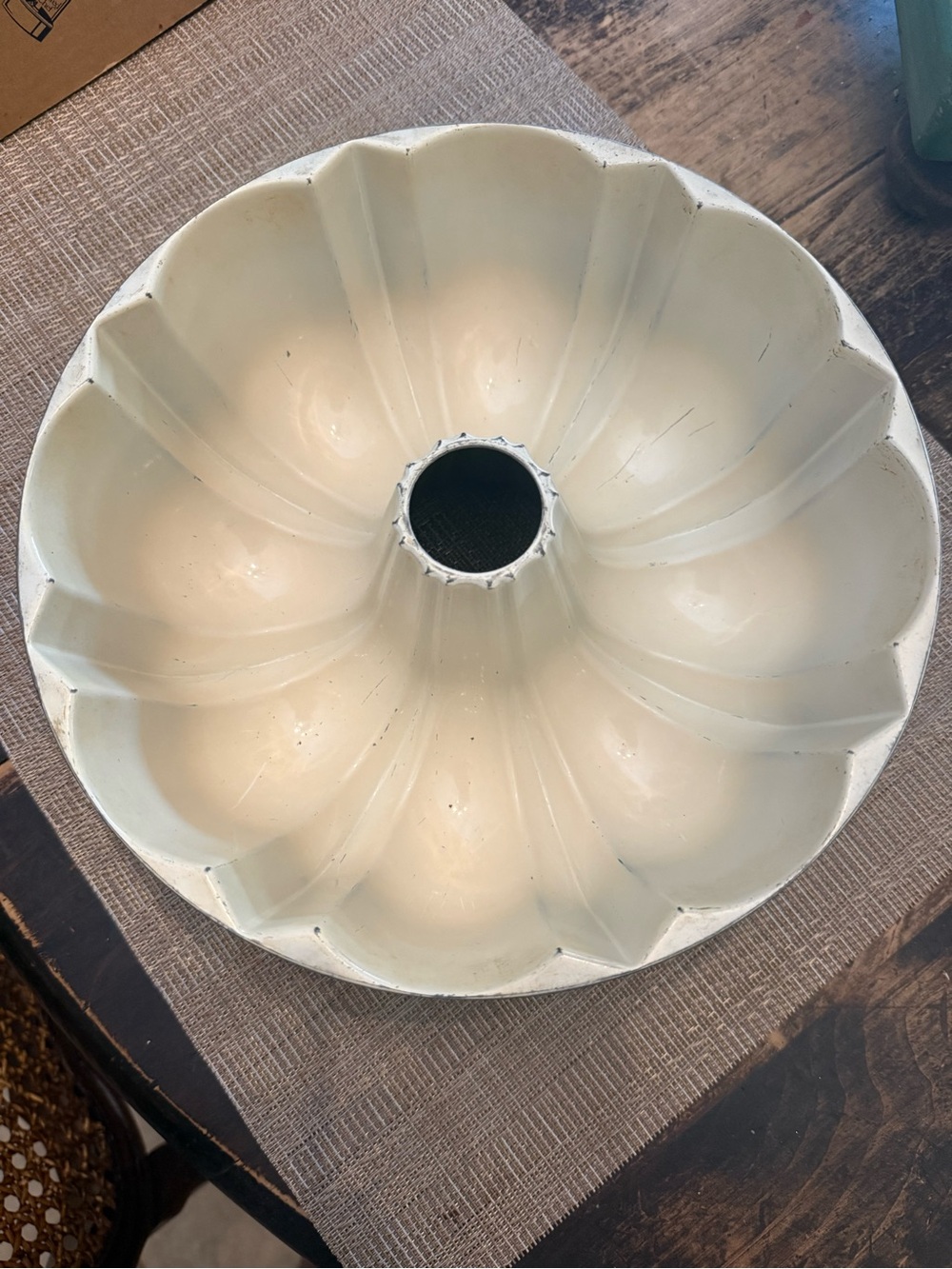 Avocado green vintage Bundt Cake Pan